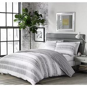 City Scene Ziggy White & Grey Geometric queen Duvet 2 Piece Set Zipper C…